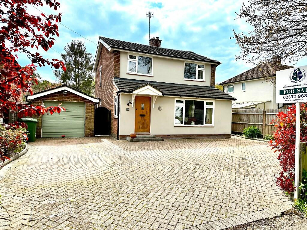 3 bedroom detached house for sale in Castle Road, Rowland's Castle