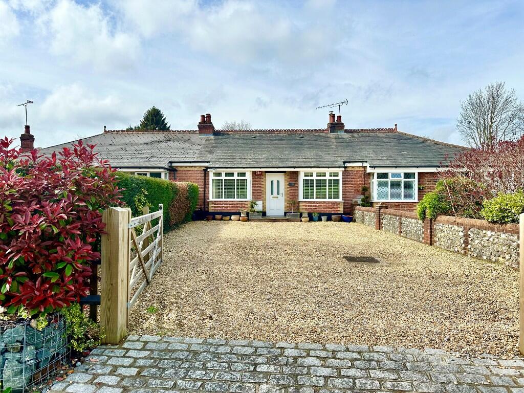 3 bedroom terraced bungalow for sale in Finchdean Road, Rowland's