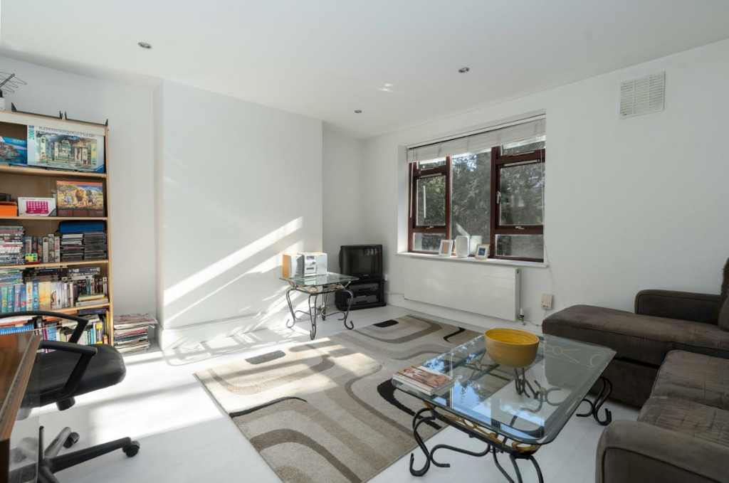 2 bedroom apartment for sale in St. Peter's Street, London, N1