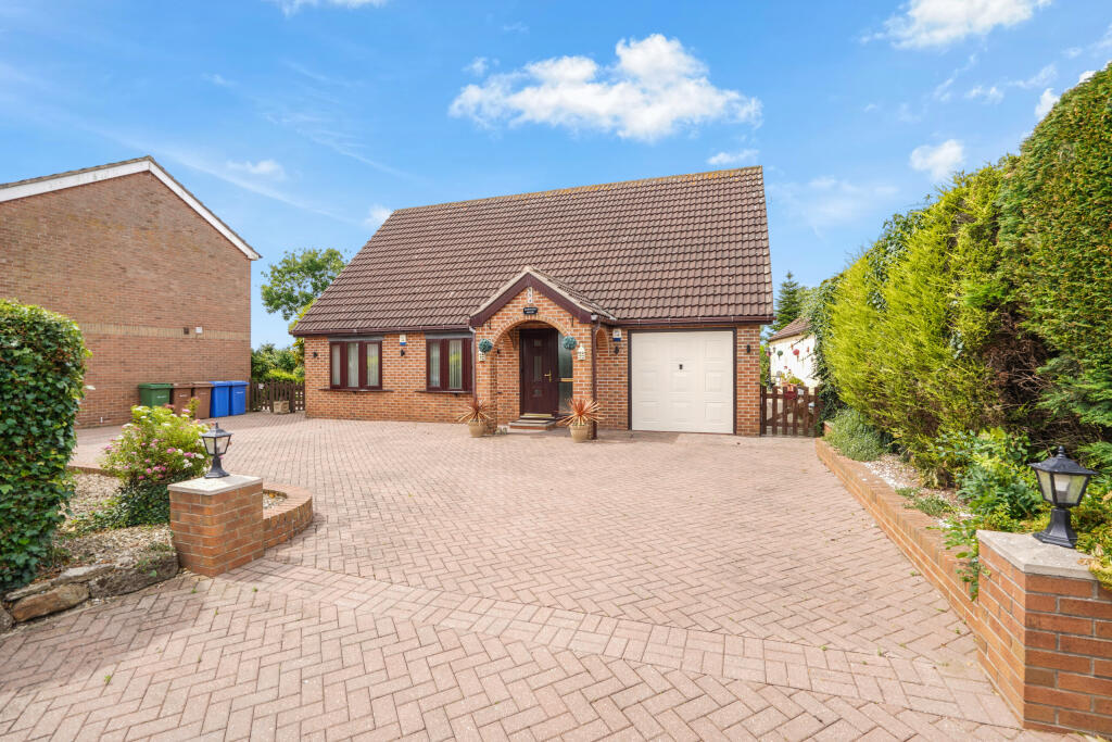 Main image of property: Robwood House, Lodge Lane, Gowdall, DN14 0