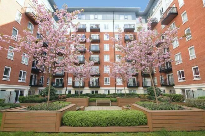 Studio apartment for rent in Beaufort Square, London, NW9