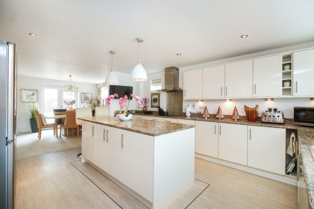 Main image of property: Palmers Green, London, N13