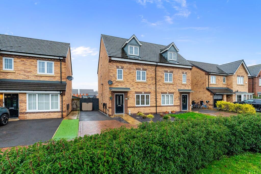 Main image of property: St. Peters Walk, Widnes, WA8