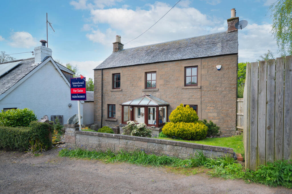 3 bedroom detached house for sale in Newton Of Pitcairns, Perth, PH2