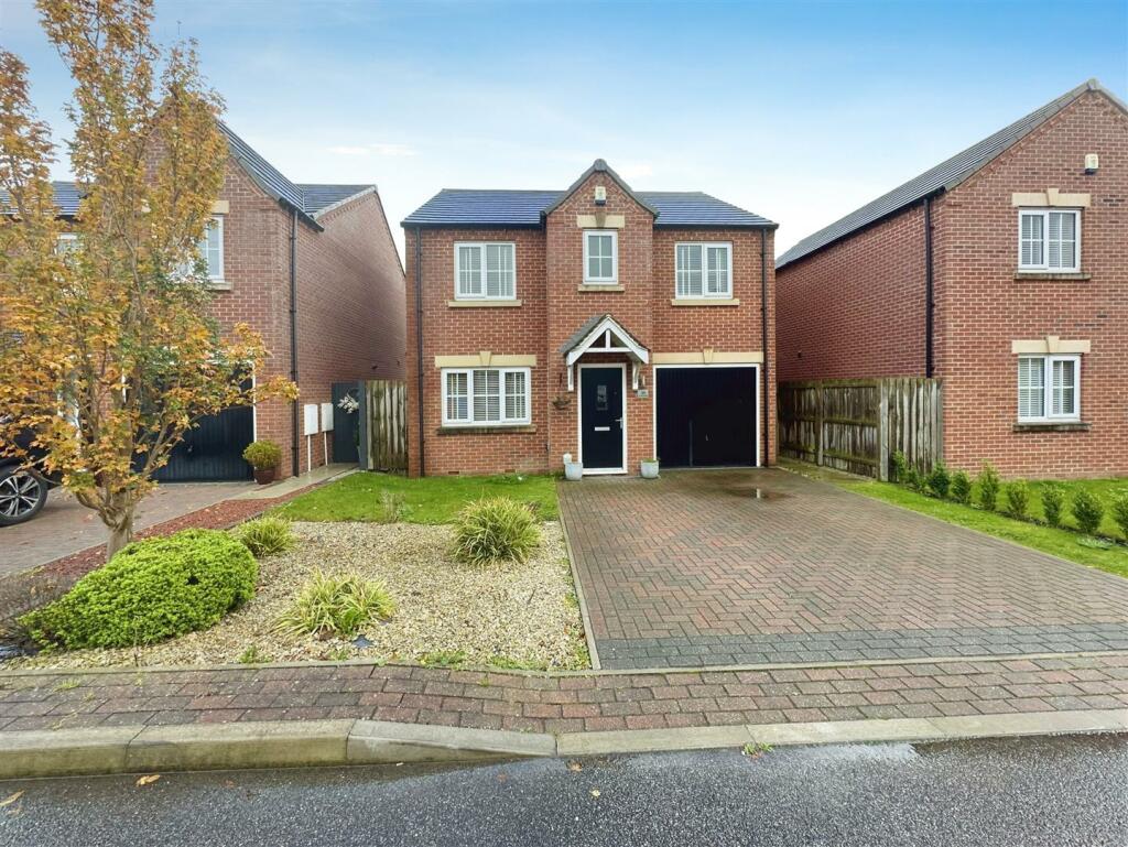 4 bedroom detached house for sale in Scaife Close, Cottingham, HU16