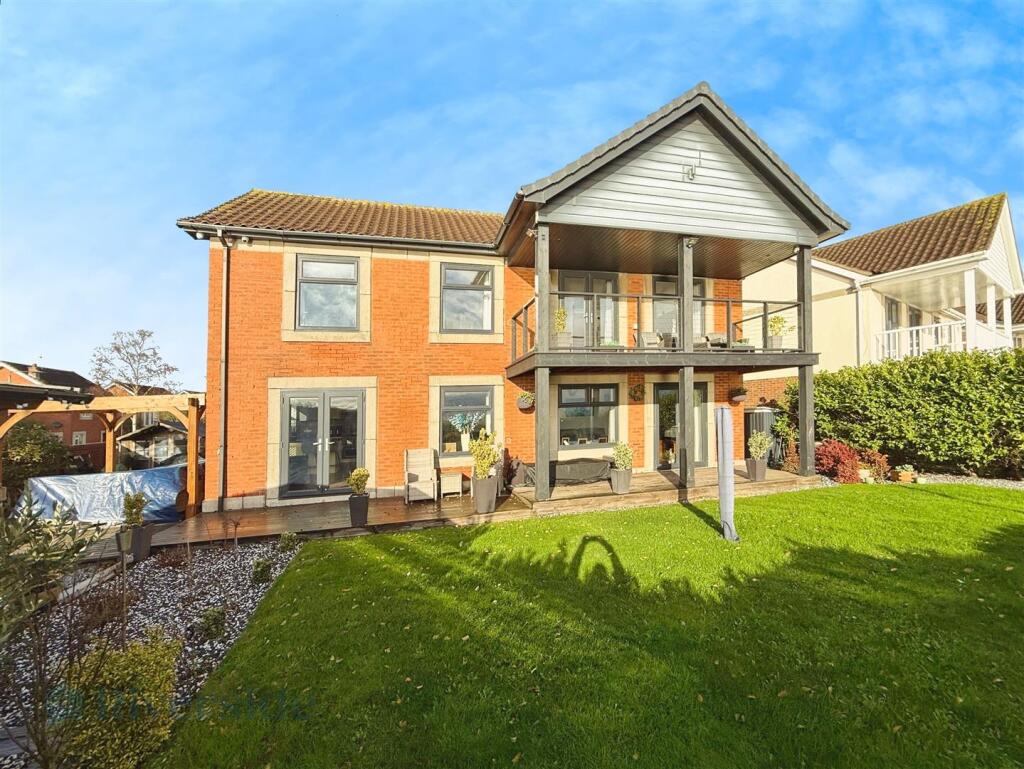 Main image of property: Caledonia Park, Hull