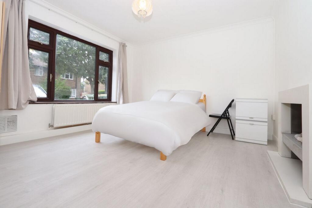 Main image of property: Murray Square, Royal Victoria, E16