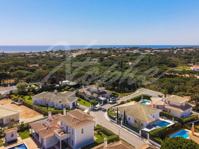 Villa for sale in Algarve, Almancil