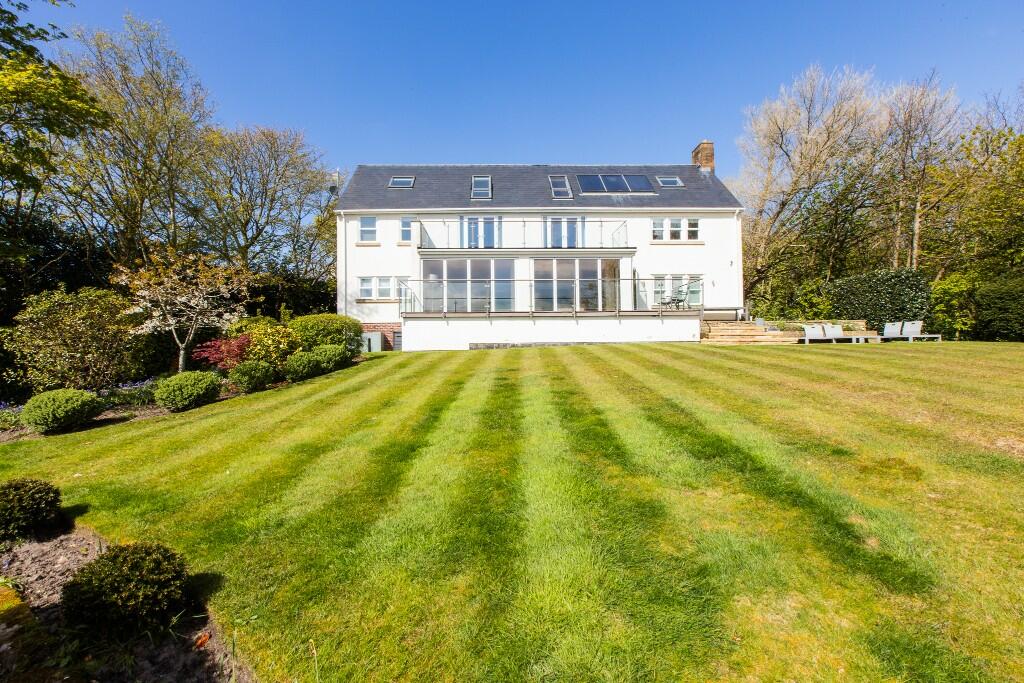 5 bedroom detached house for sale in Oldfield Road, Heswall, CH60