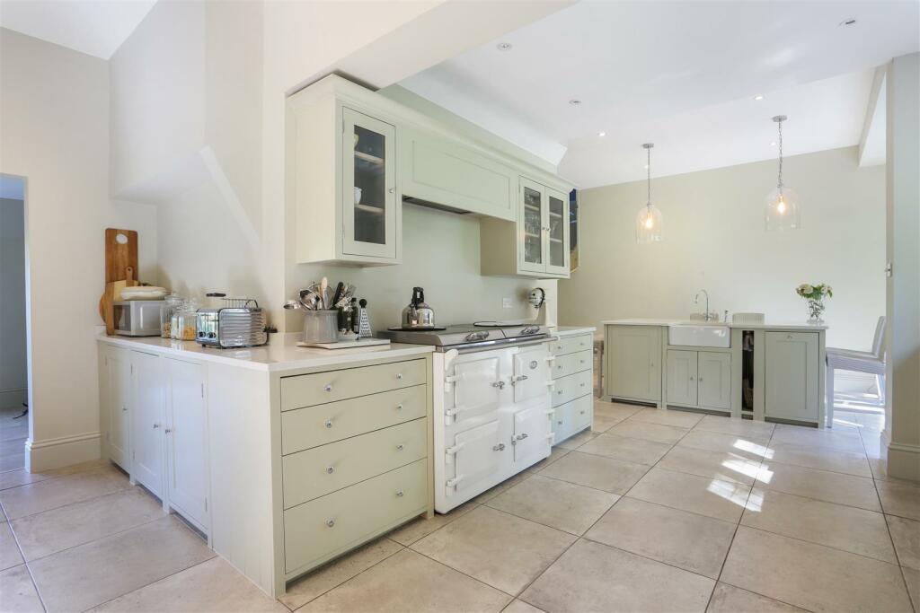 Additional property image - Hazelwood Lane, Chipstead