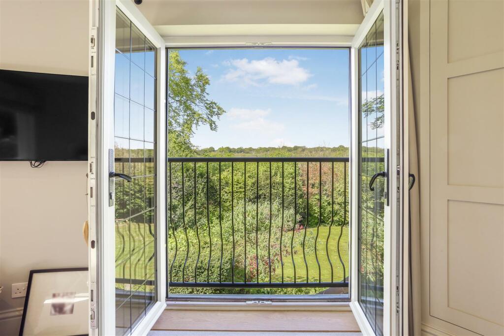 Additional property image - Hazelwood Lane, Chipstead