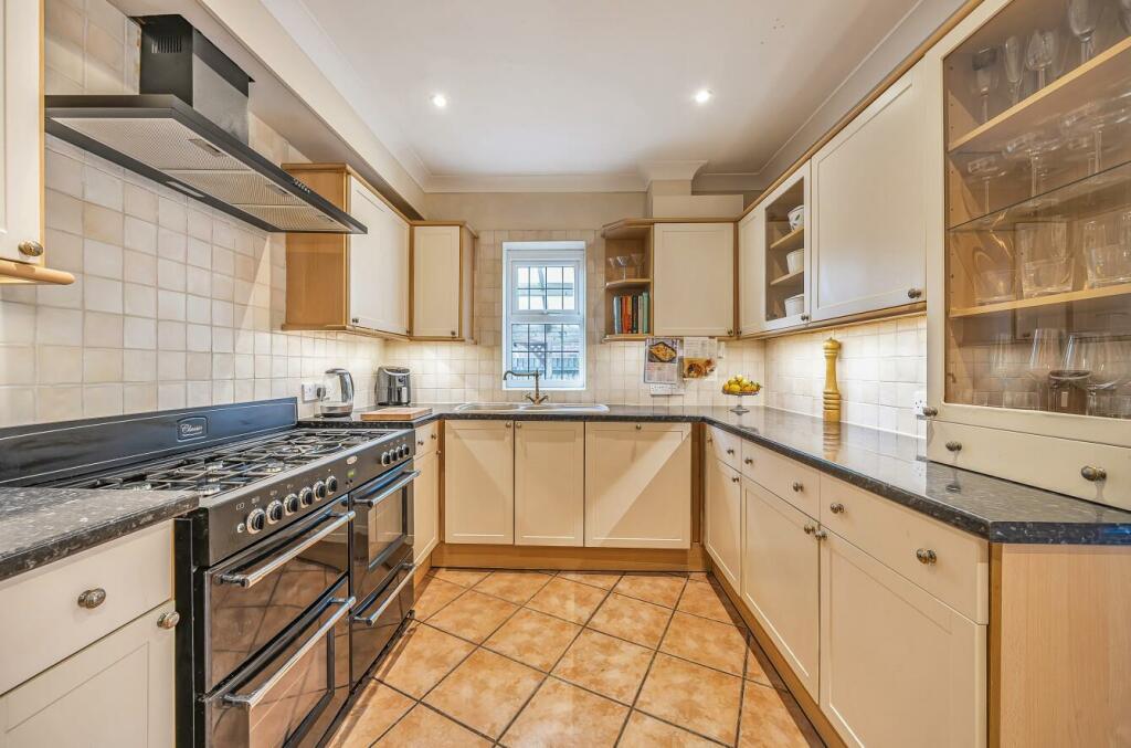 Additional property image - Stagbury Close, Chipstead