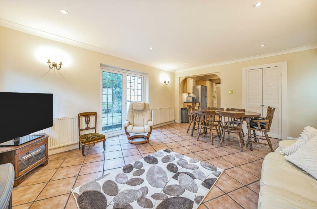Additional property image - Stagbury Close, Chipstead