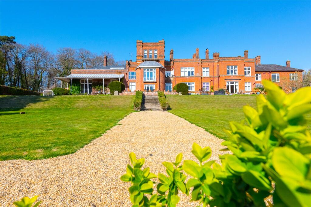 5 bedroom house for sale in Church Road, Farley Hill, Reading