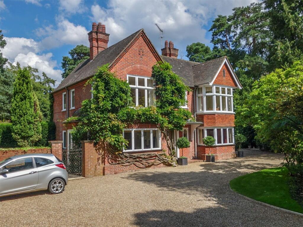 4 bedroom detached house for sale in The Ridges, Finchampstead