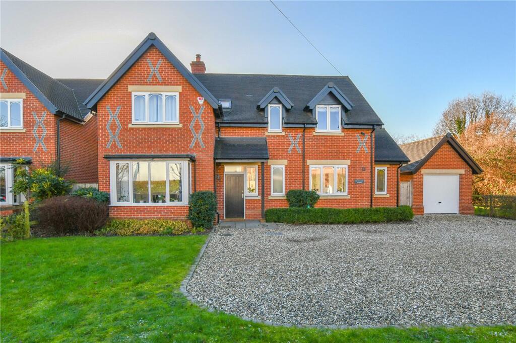 4 bedroom detached house for sale in New Road, Sindlesham, Wokingham