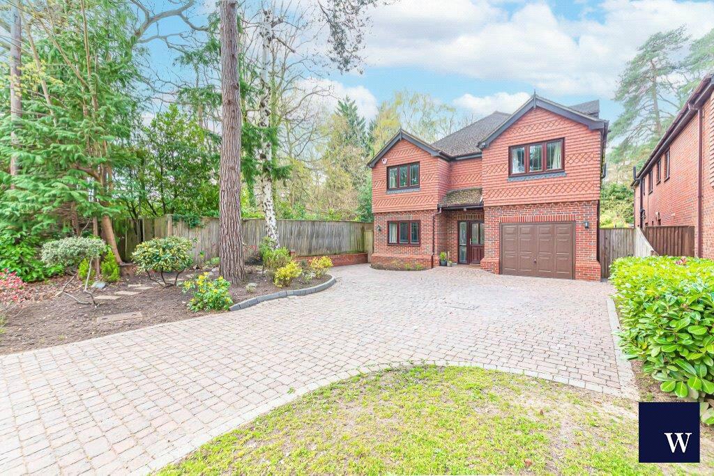 6 bedroom detached house for sale in New Wokingham Road, Crowthorne