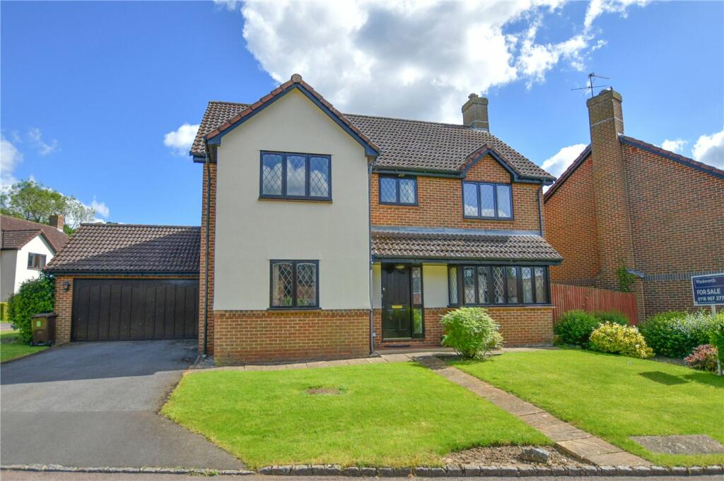 4 bedroom detached house for sale in Woodward Close, Winnersh