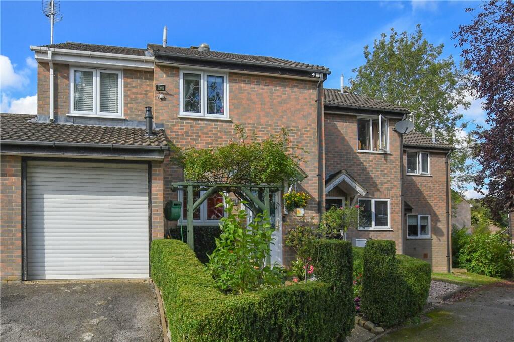 3 bedroom end of terrace house for sale in Owl Close, Wokingham