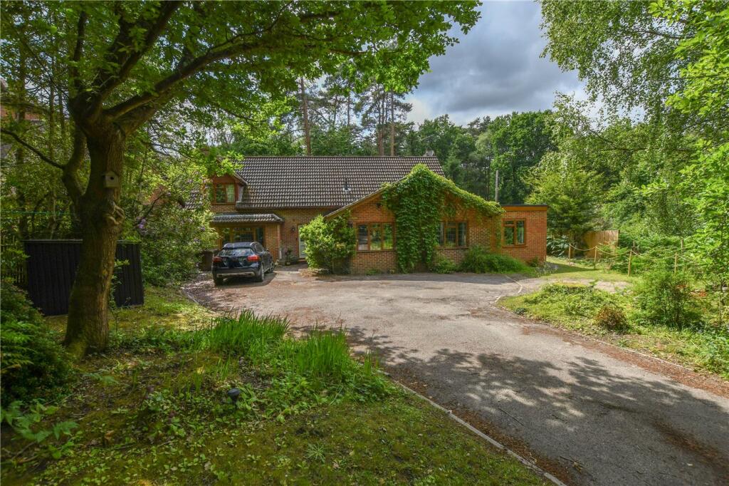 Main image of property: Hollybush Ride, Finchampstead, Wokingham, Berkshire, RG40