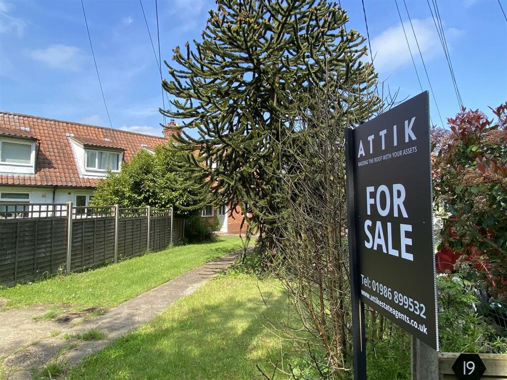 2 bedroom semidetached house for sale in High Street, Yoxford