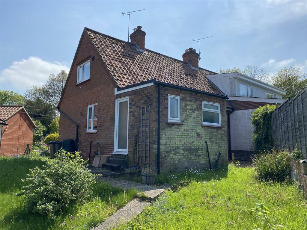 2 bedroom semidetached house for sale in High Street, Yoxford