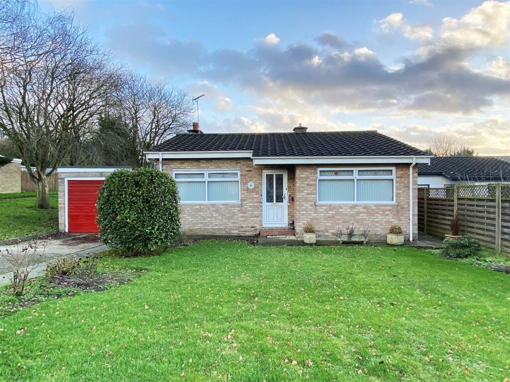 2 bedroom detached bungalow for sale in Chichester Road, Halesworth, IP19