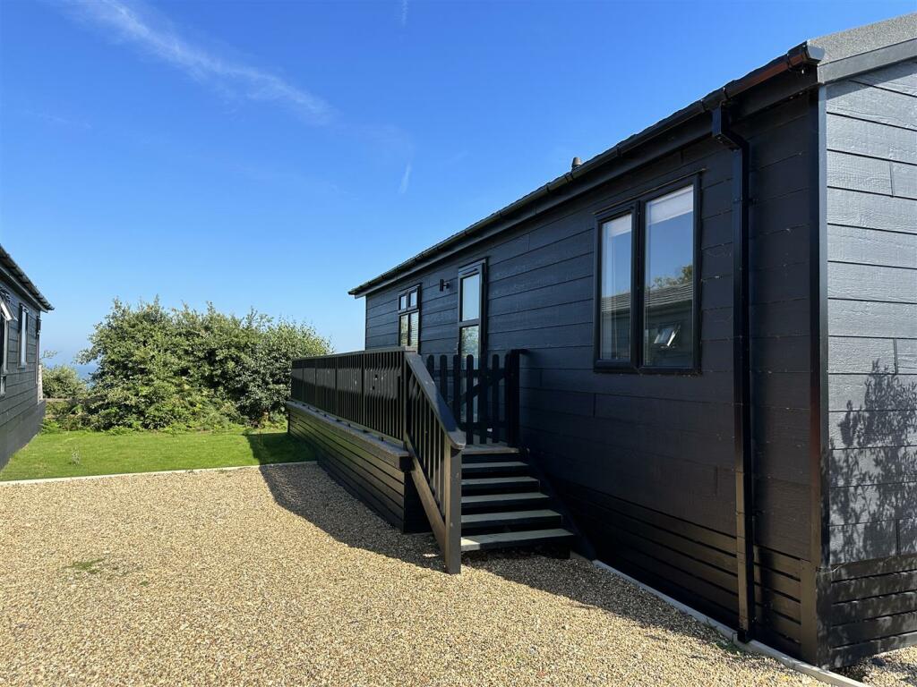 2-bedroom-villa-for-sale-in-cliff-house-holiday-park-minsmere-road