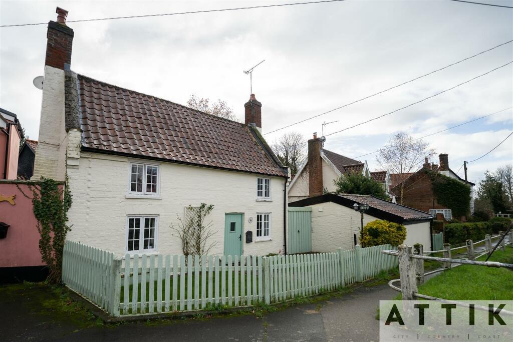 3 bedroom cottage for sale in The Street, Holton, Halesworth, IP19