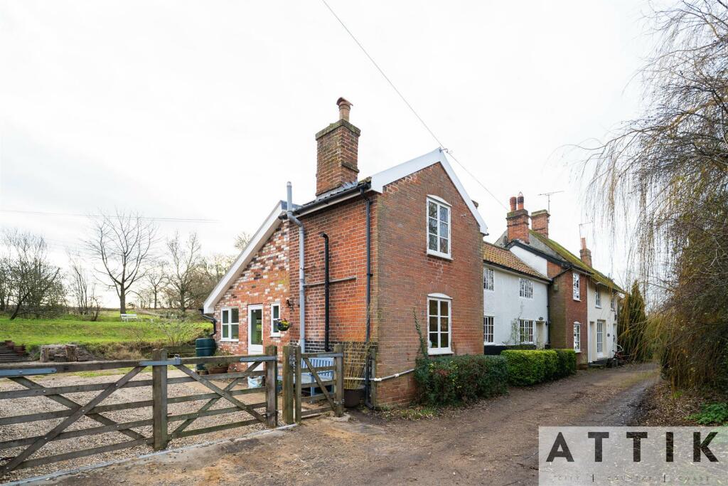 4 bedroom cottage for sale in The Causeway, Peasenhall, Saxmundham, IP17