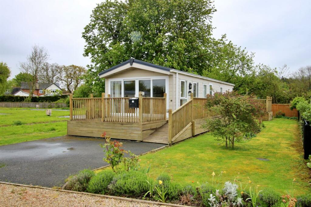 2 bedroom park home for sale in London Road, Willingham St. Mary