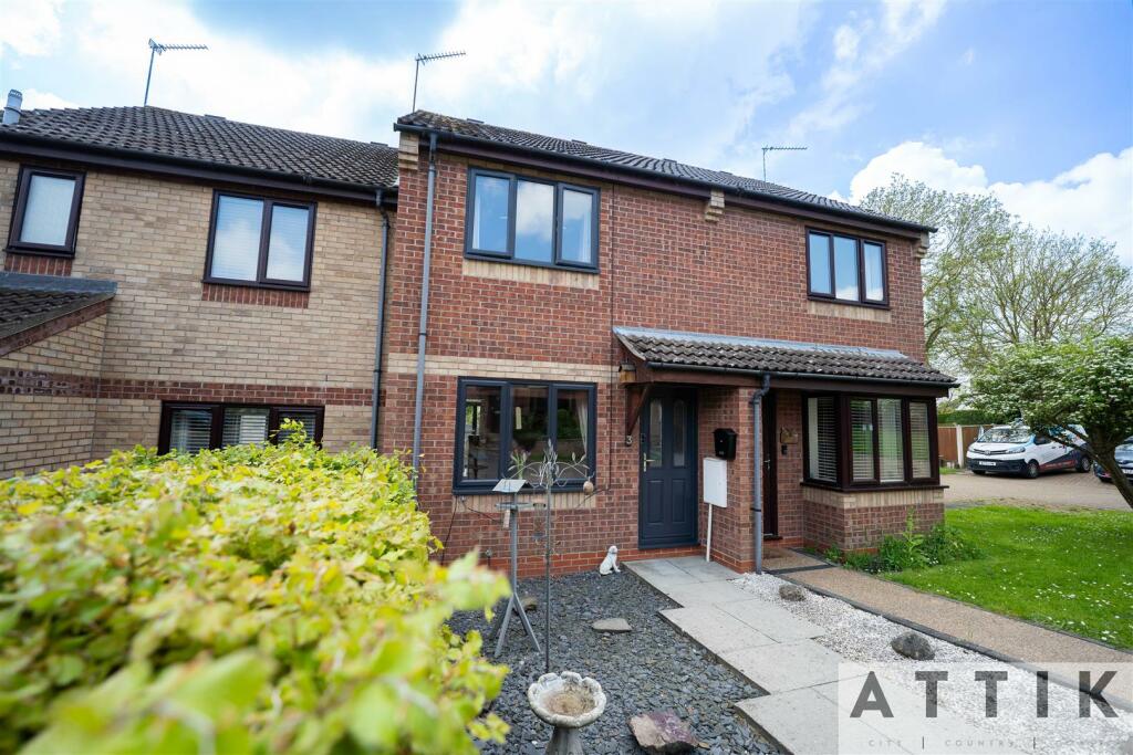 2 bedroom terraced house for sale in Benslys Drift, Halesworth, IP19
