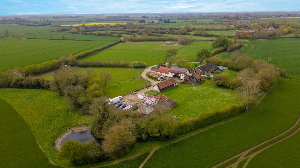 4 bedroom barn conversion for sale in North Green Road, Cratfield, IP19