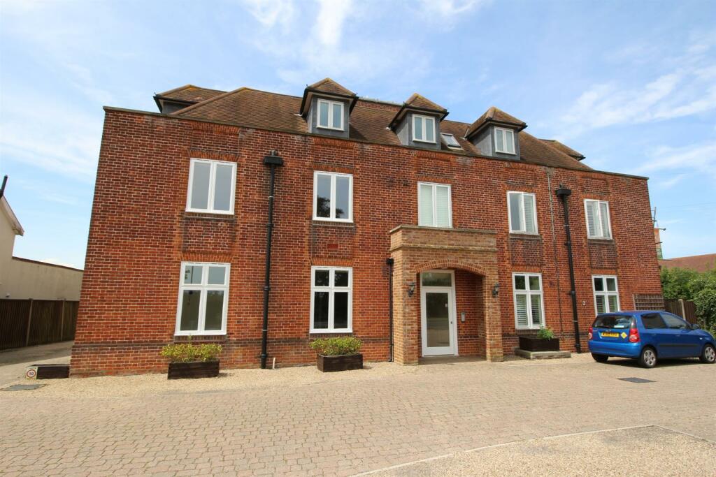 2 bedroom apartment for sale in Norwich Road, Halesworth, IP19