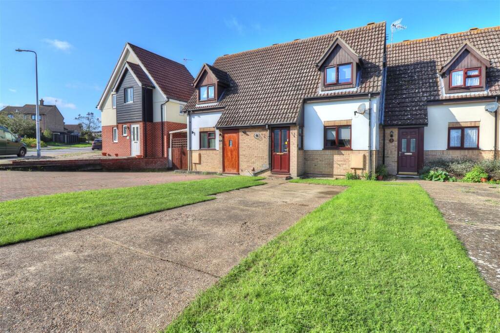 2 bedroom terraced house for sale in Dakings Drift, Halesworth, IP19