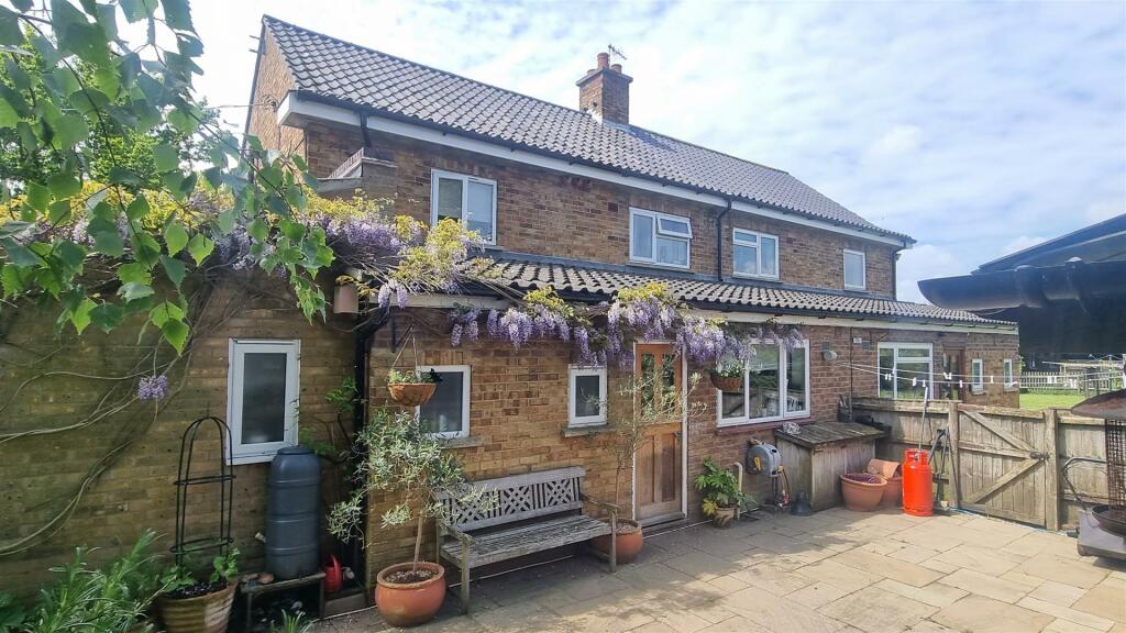 3 bedroom semidetached house for sale in Mells Road, Walpole