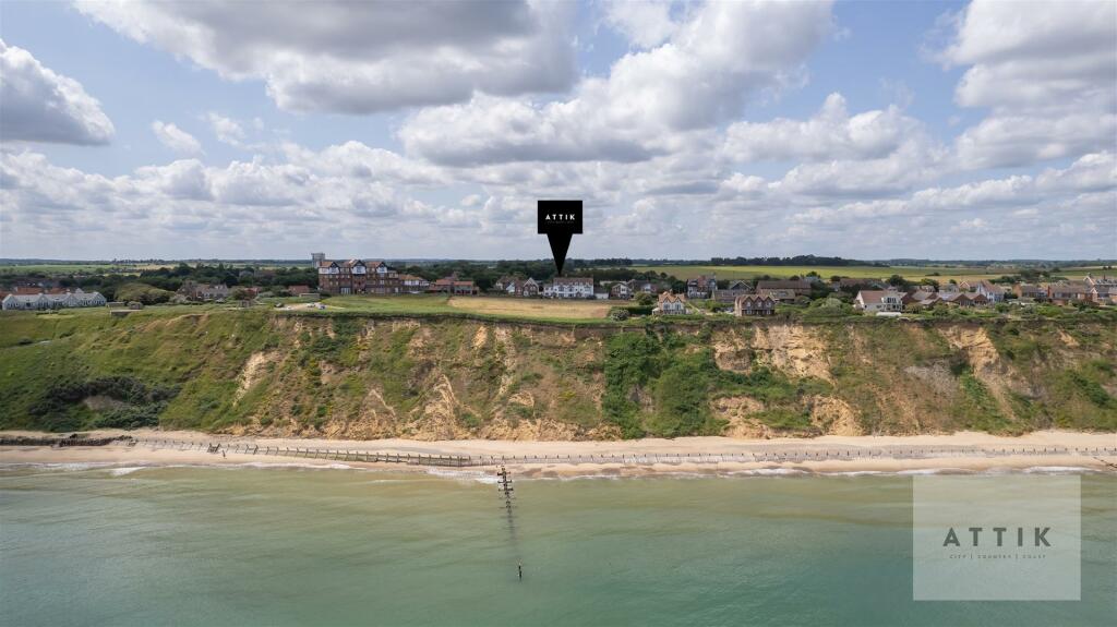 7 bedroom end of terrace house for sale in Sea View Road, Mundesley, NR11