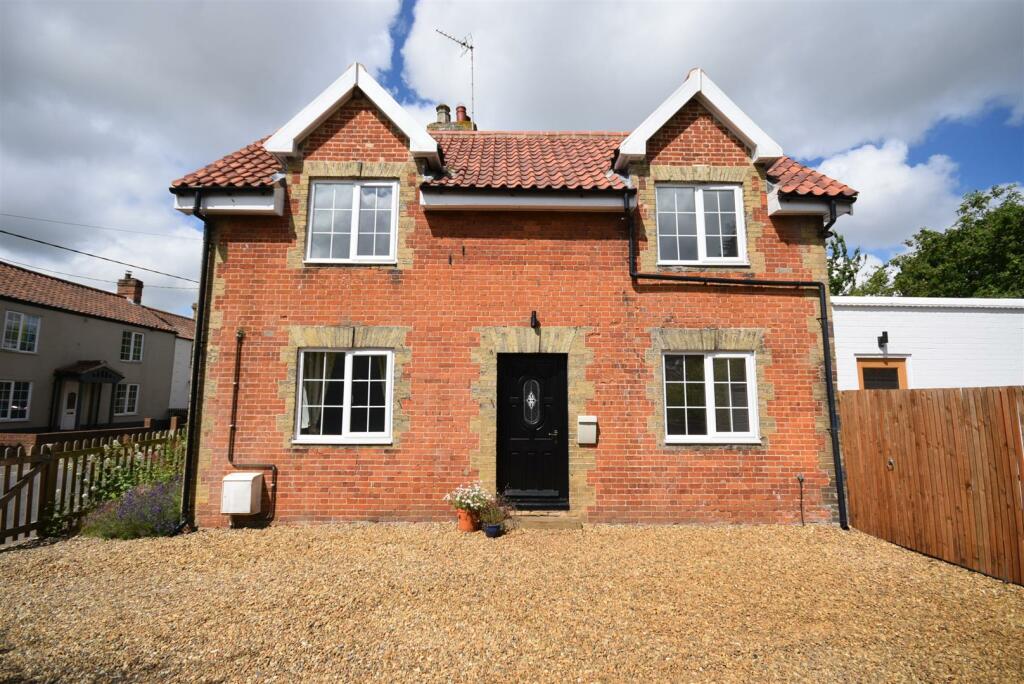2 bedroom cottage for sale in Fakenham Road, Great Ryburgh, NR21