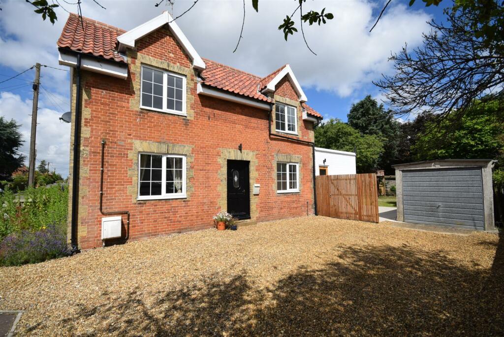 2 bedroom cottage for sale in Fakenham Road, Great Ryburgh, NR21