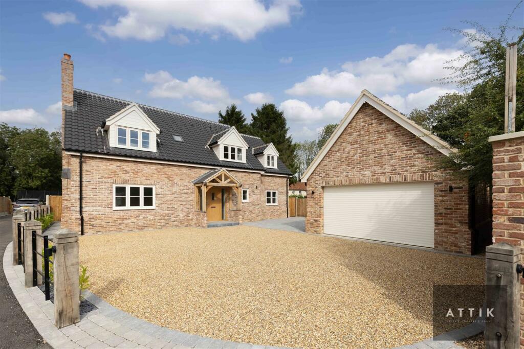 4 bedroom detached house for sale in London Road, Attleborough, NR17