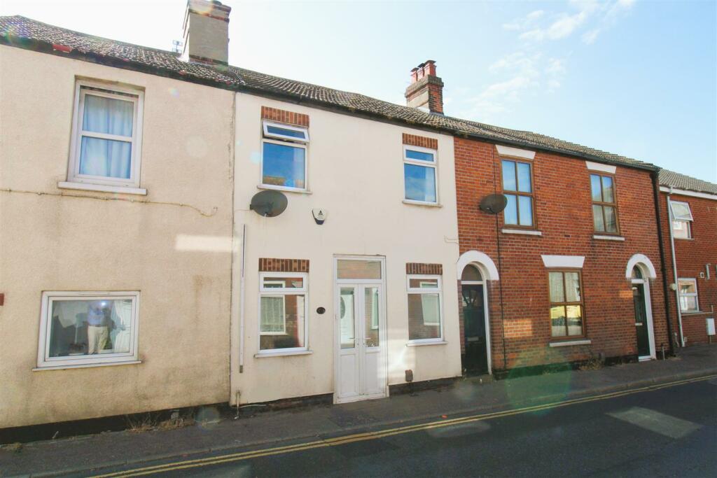 3 bedroom terraced house for sale in High Street, Gorleston, NR31