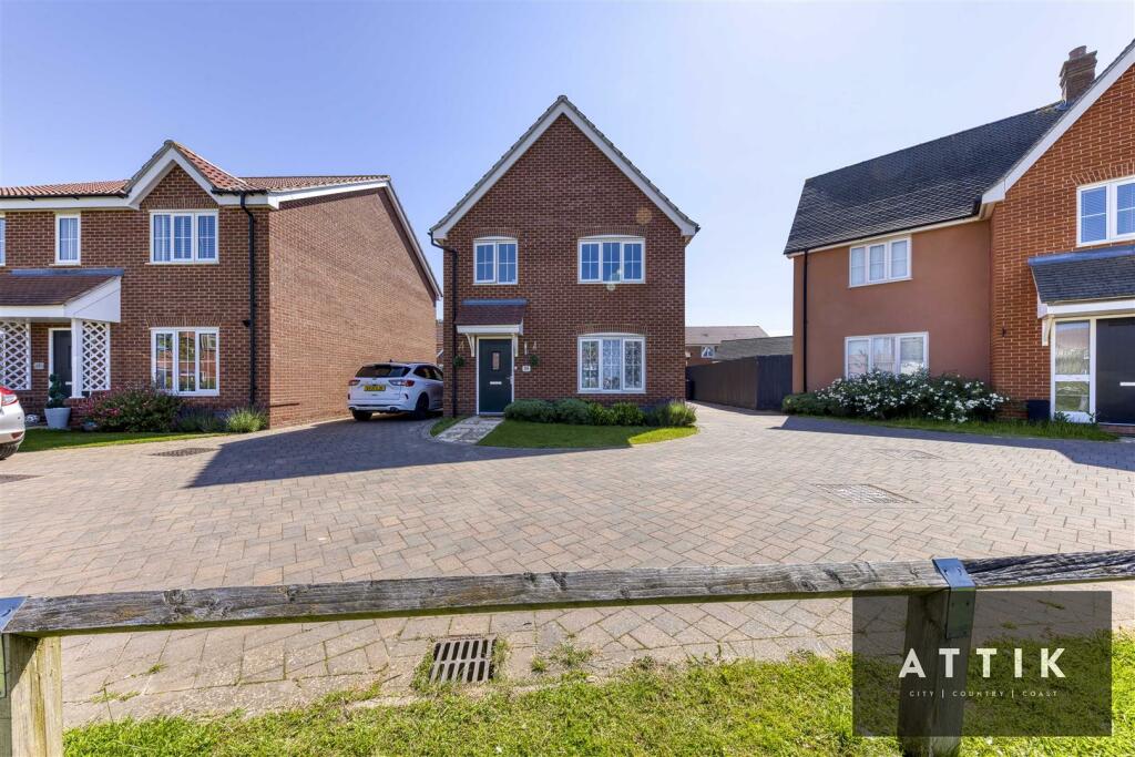 4 bedroom detached house for sale in Coachmaker Way, Hethersett, NR9