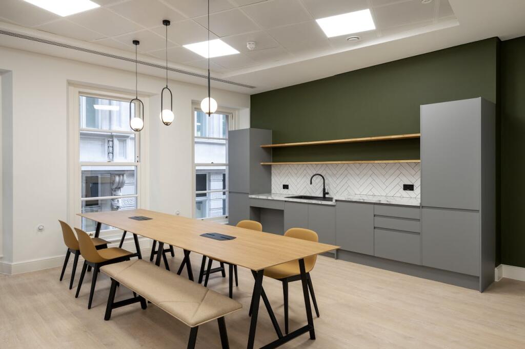 Main image of property: 33-35 Cornhill, London, EC3V 3ND