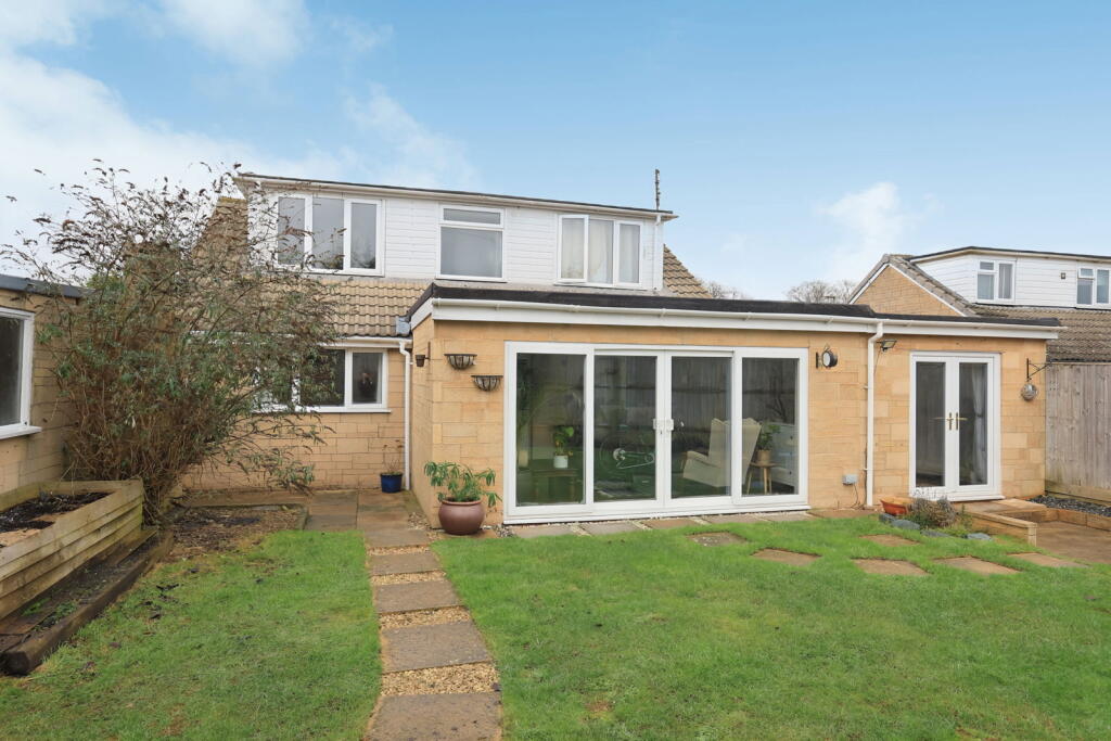 Main image of property: Rose Close, Carterton, OX18 3LA