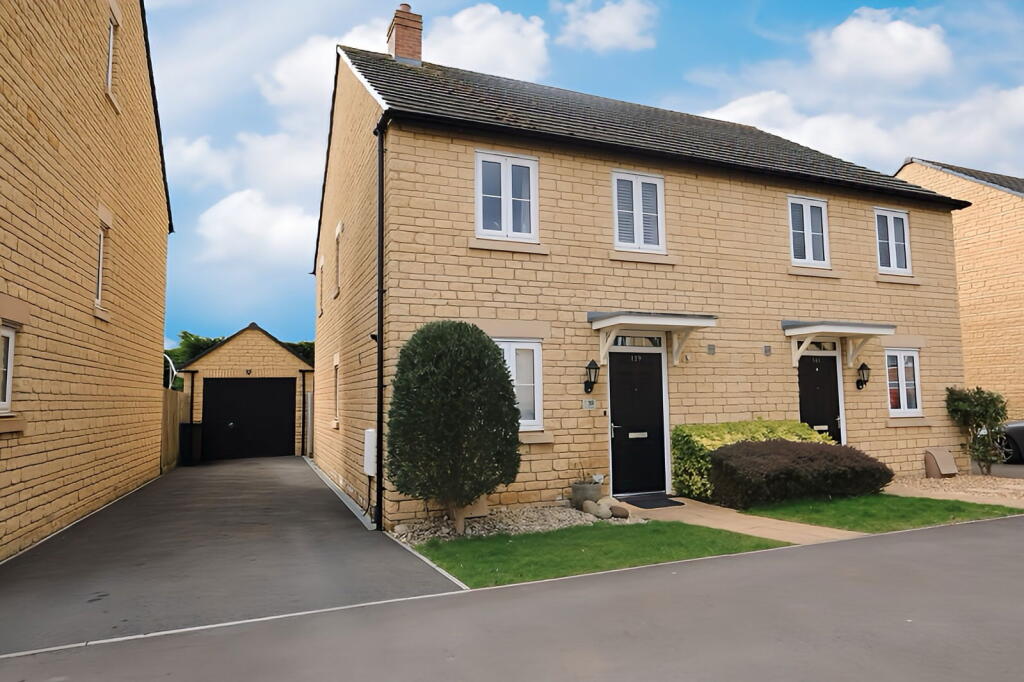 Main image of property: Elmhurst Way, Carterton, OX18 1BW