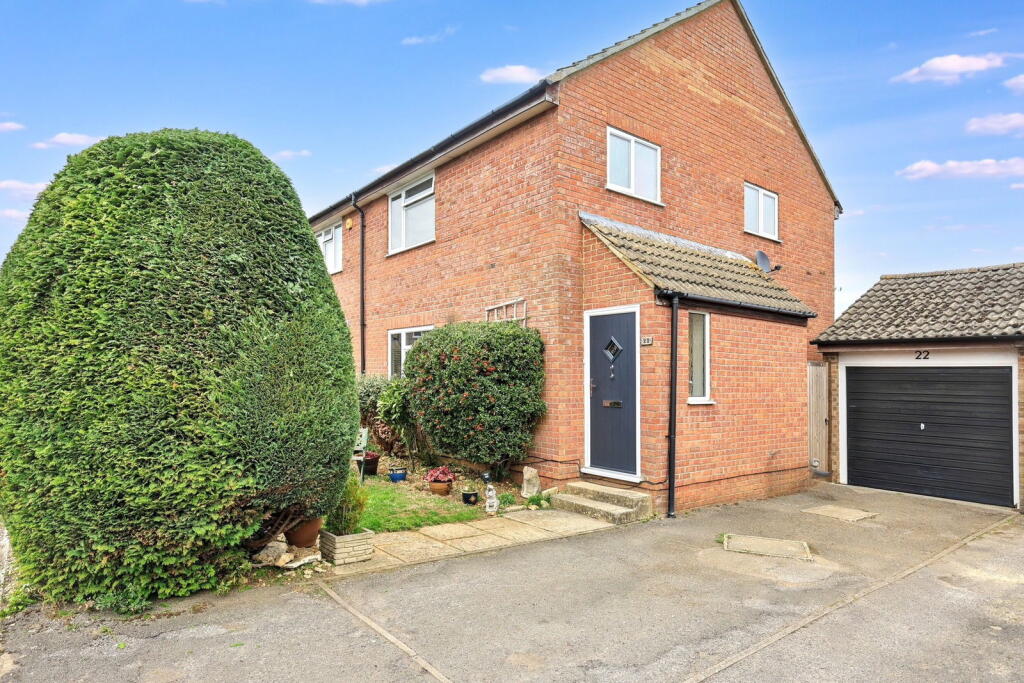 Main image of property: Oakfield Road, Carterton, OX18 3QN