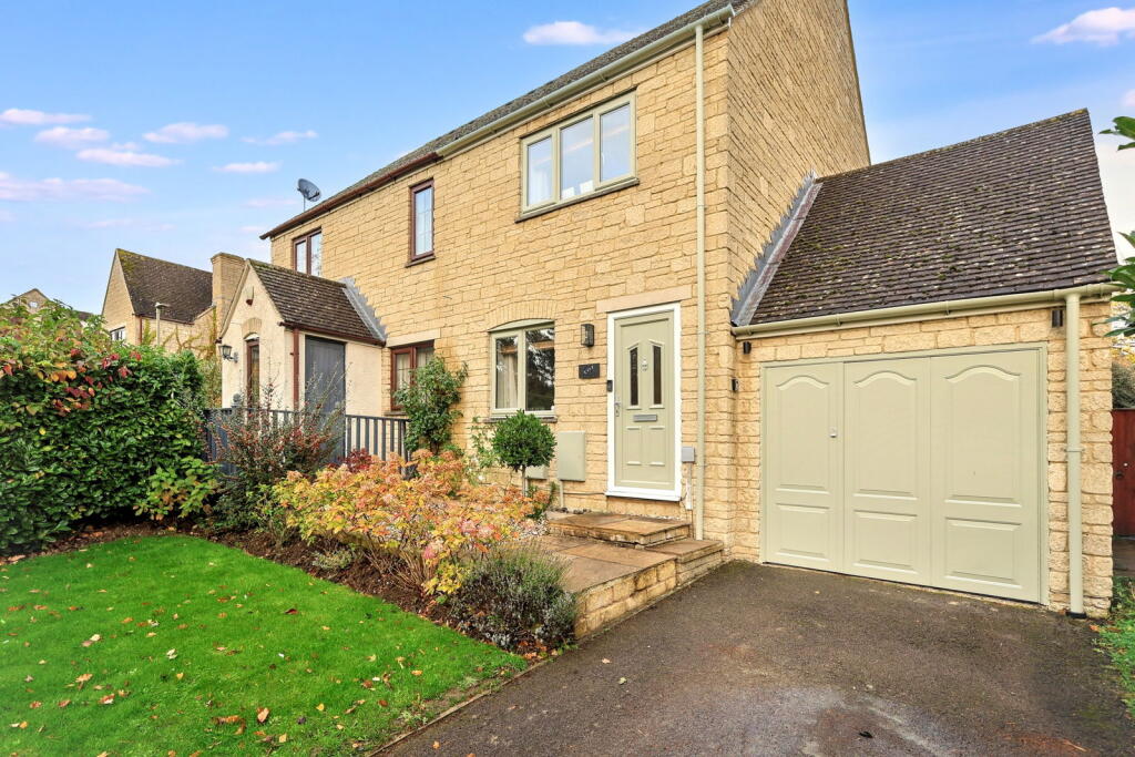 Main image of property: Stow Avenue, Witney, OX28 5GP