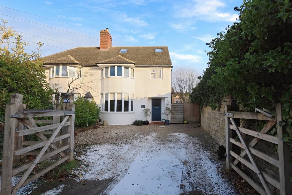 Main image of property: 29 Tower Hill, Witney