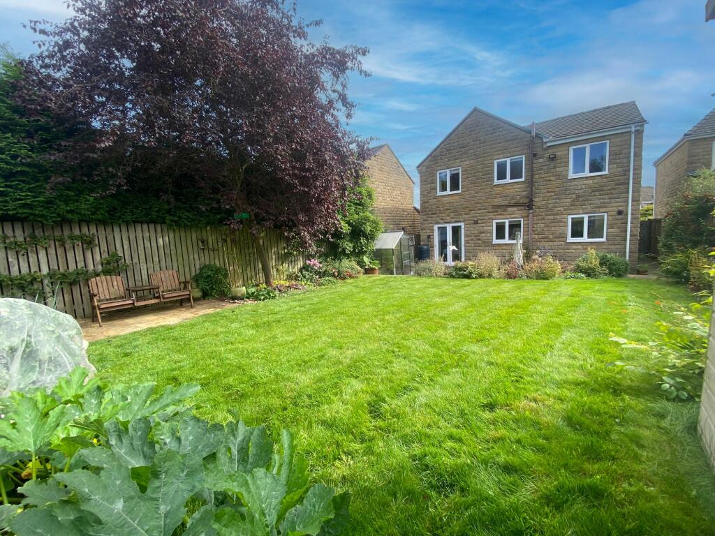 4 bedroom detached house for sale in Helted Way, Almondbury, HD5