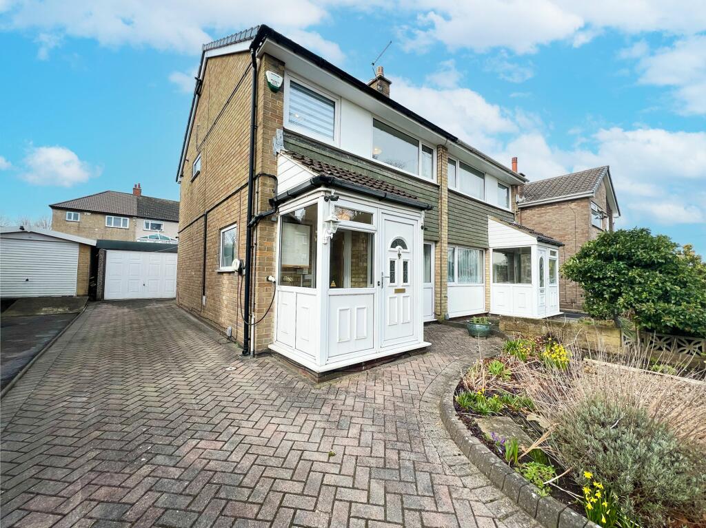 3 bedroom semidetached house for sale in Hadrians Close, Salendine
